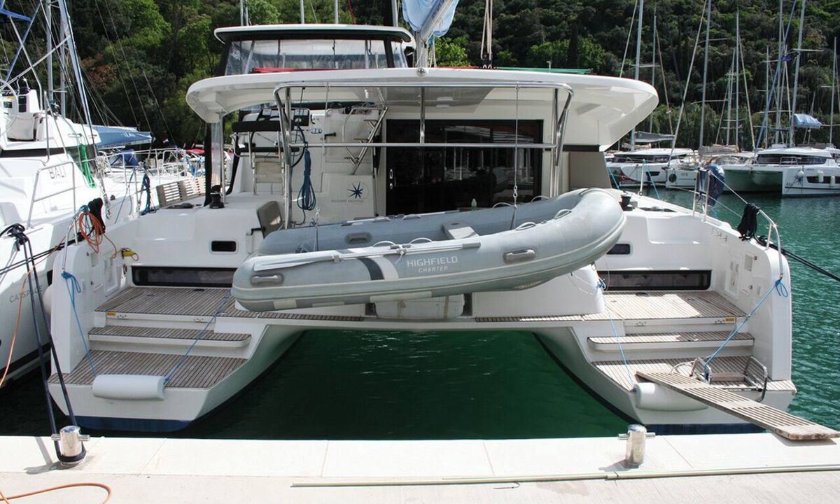 Komolac Boat Rental | Dubrovnik Delight: A Sun-Kissed Sailing Experience