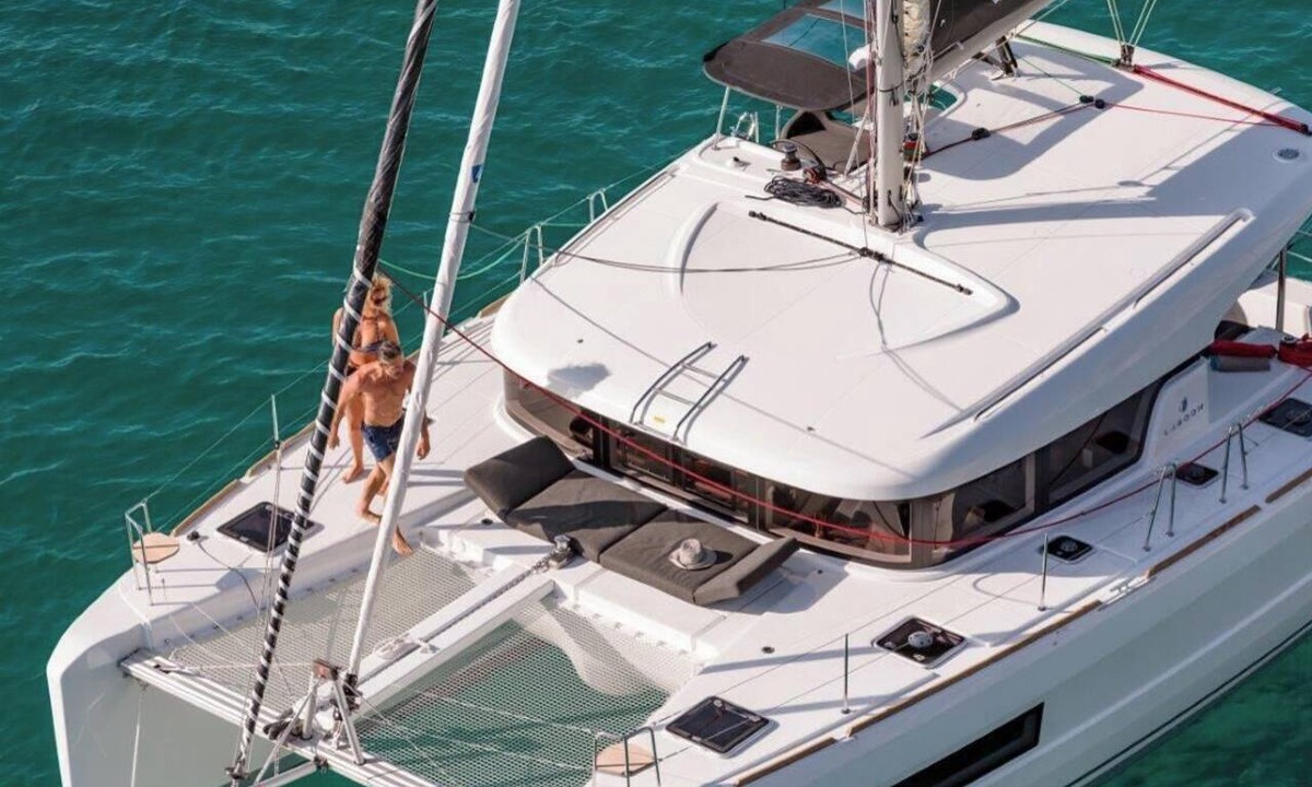 Komolac Boat Rental | Dubrovnik Delight: A Sun-Kissed Sailing Experience