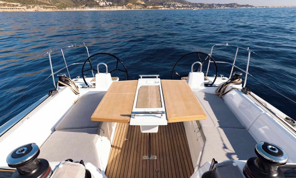 Komolac Boat Rental | Dubrovnik Delight: A Sun-Kissed Sailing Experience