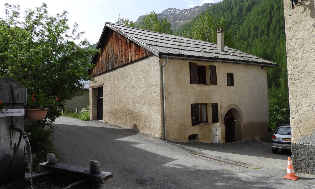 Molines-en-Queyras Apartment | Duplex mountain apartment for 4 people at the start of hiking and skiing trails