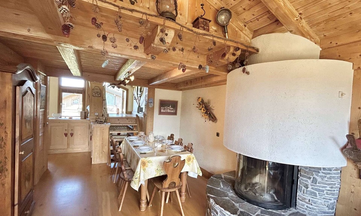 Demi-Quartier Apartment | Duplex Near Princess Ski Slopes, 4 Beds, Garage, Balcony, Fireplace