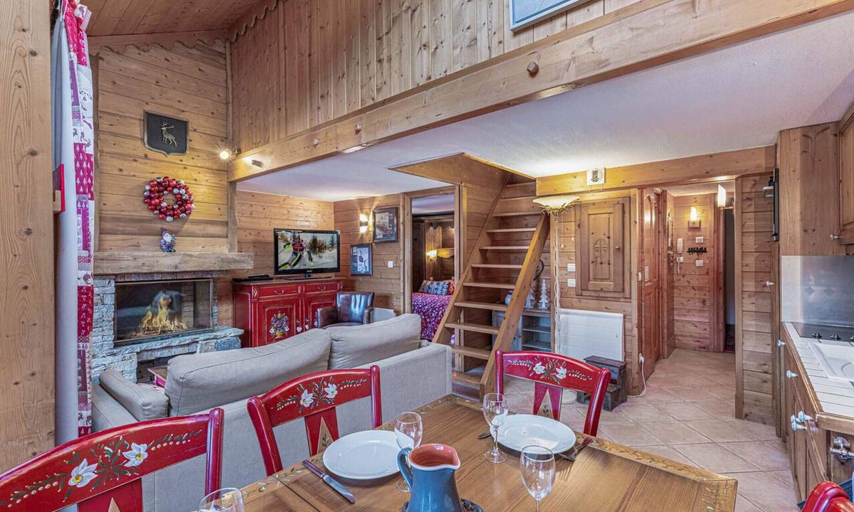 Meribel Village Apartment | Duplex with fireplace, near slopes and village, spa included