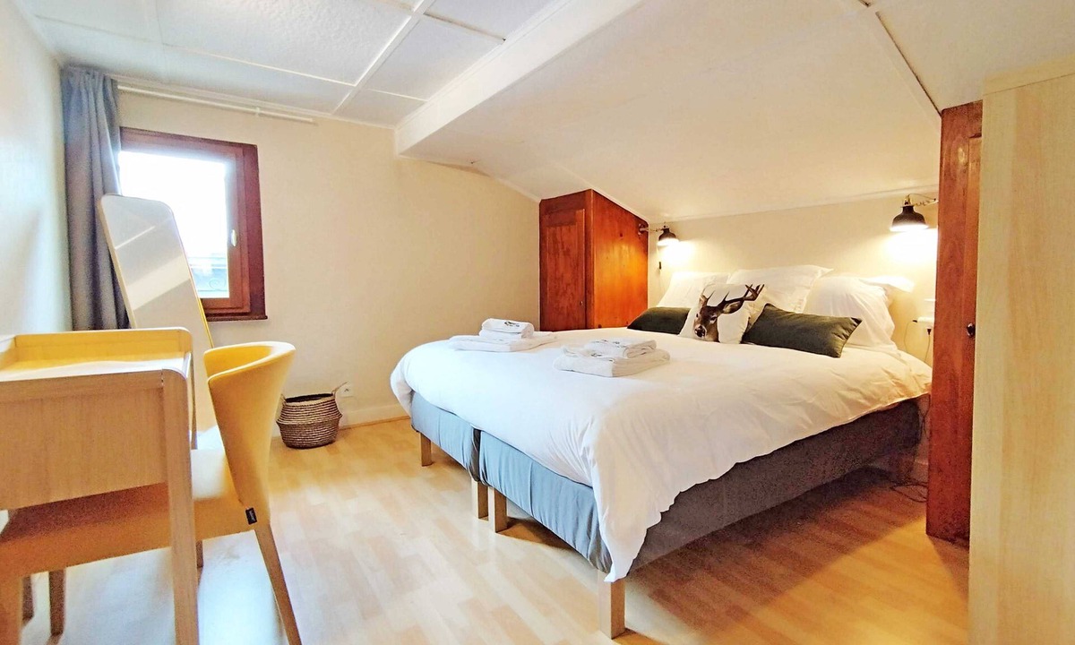 Chamonix City Centre Cottage | Edelweiss 3 Apartment - an apartment that sleeps 4 guests, parking, wifi