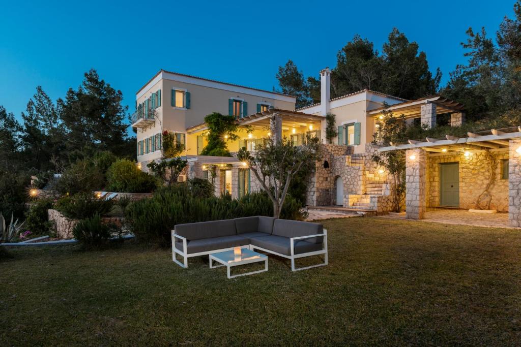 Kilada Villa | Electra Beachfront Villa
