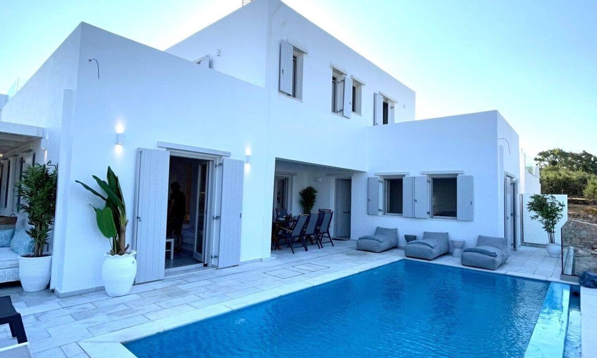 Logaras Villa | Elegant Paros Villa | Villa Nefeli | 4 Bedrooms | Private Pool