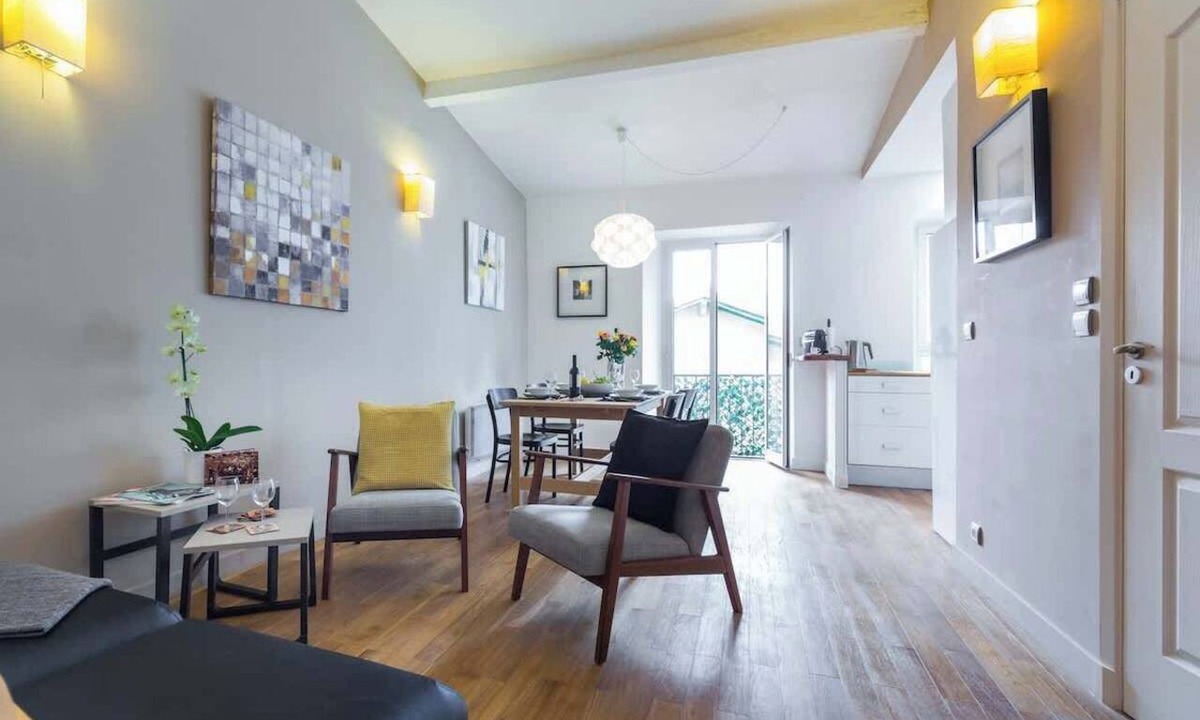 Villefranche-sur-Mer Apartment | Elegant Riviera Retreat | Steps to Beach & Dining