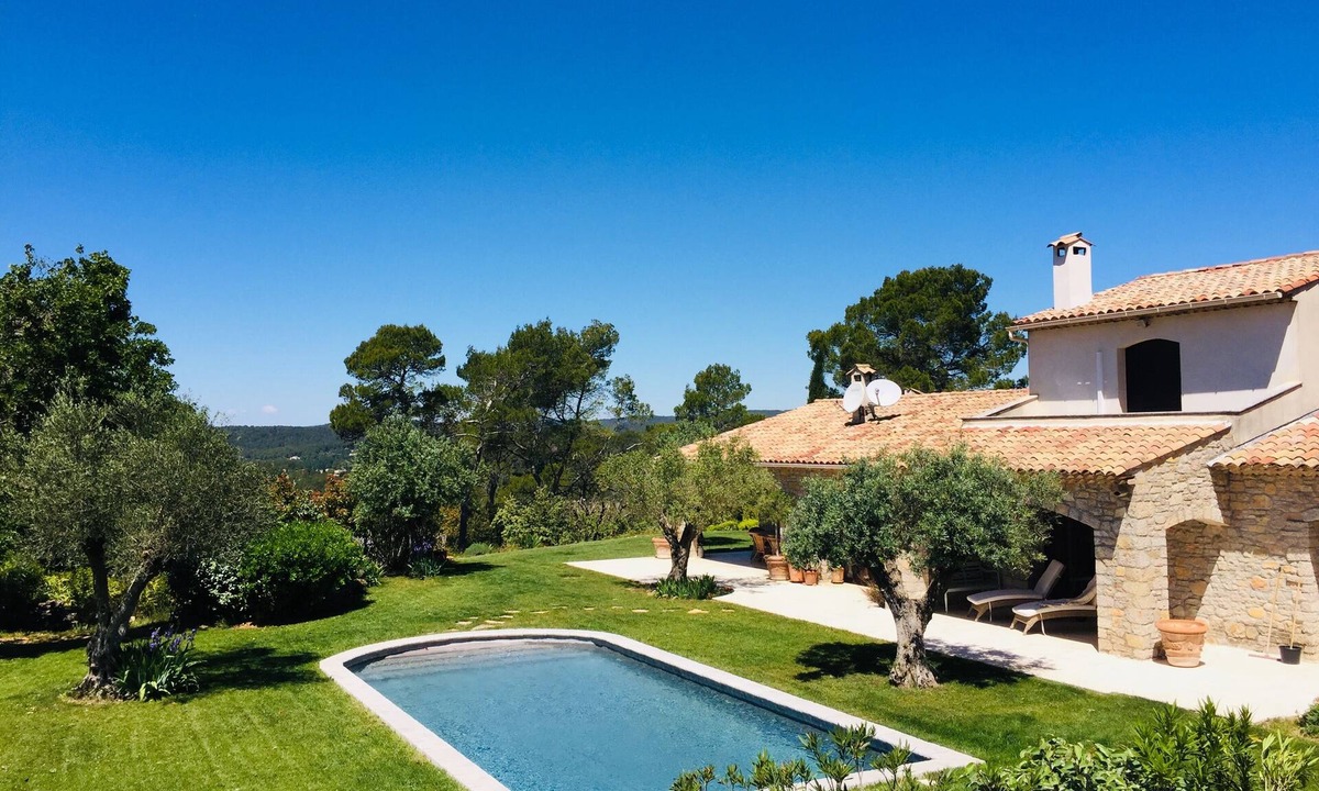 Lorgues Villa | Enjoy the late season, it is still very beautiful (and hot!) in the Var
