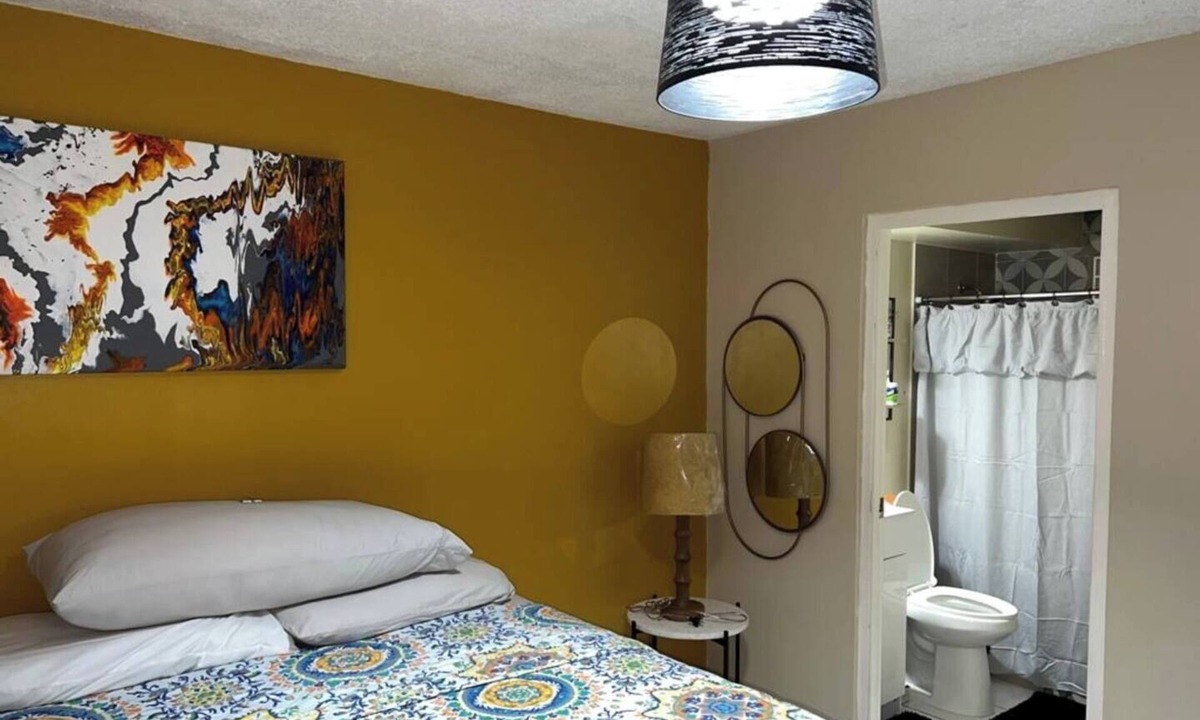 New Kingston Apartment | Enjoy this central, stylish 1 bedroom apt. with AC, wi-fi, security, and more!