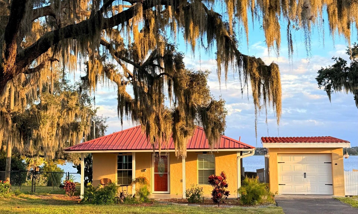 Sebring House | Entire Lakefront House Getaway