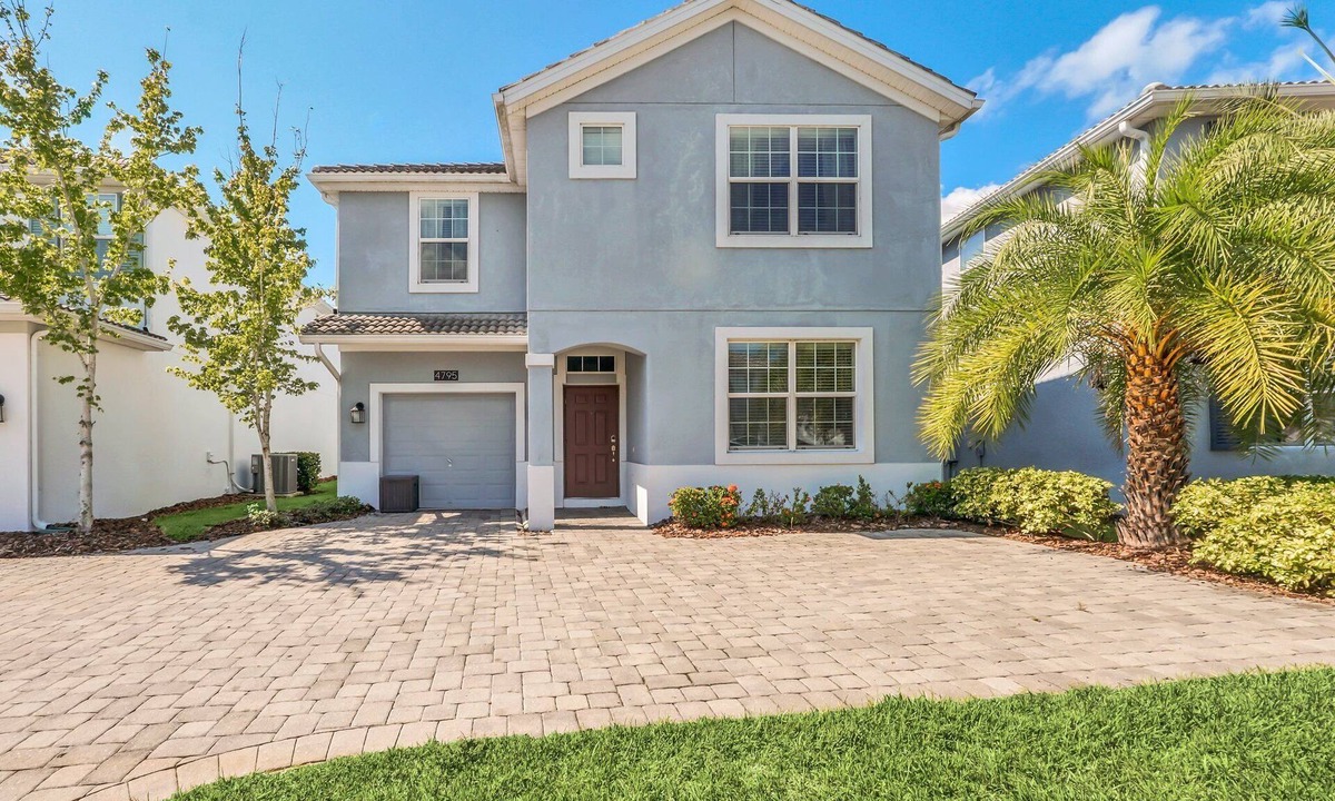 Kissimmee Villa | EV 4795 - 6 Bed 5 Bath Villa with Screened-In Pool with Spillover Spa, Games Ro