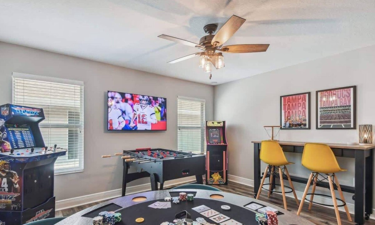 North Hyde Park House | Fabulous Find - North Hyde Park w/Game room