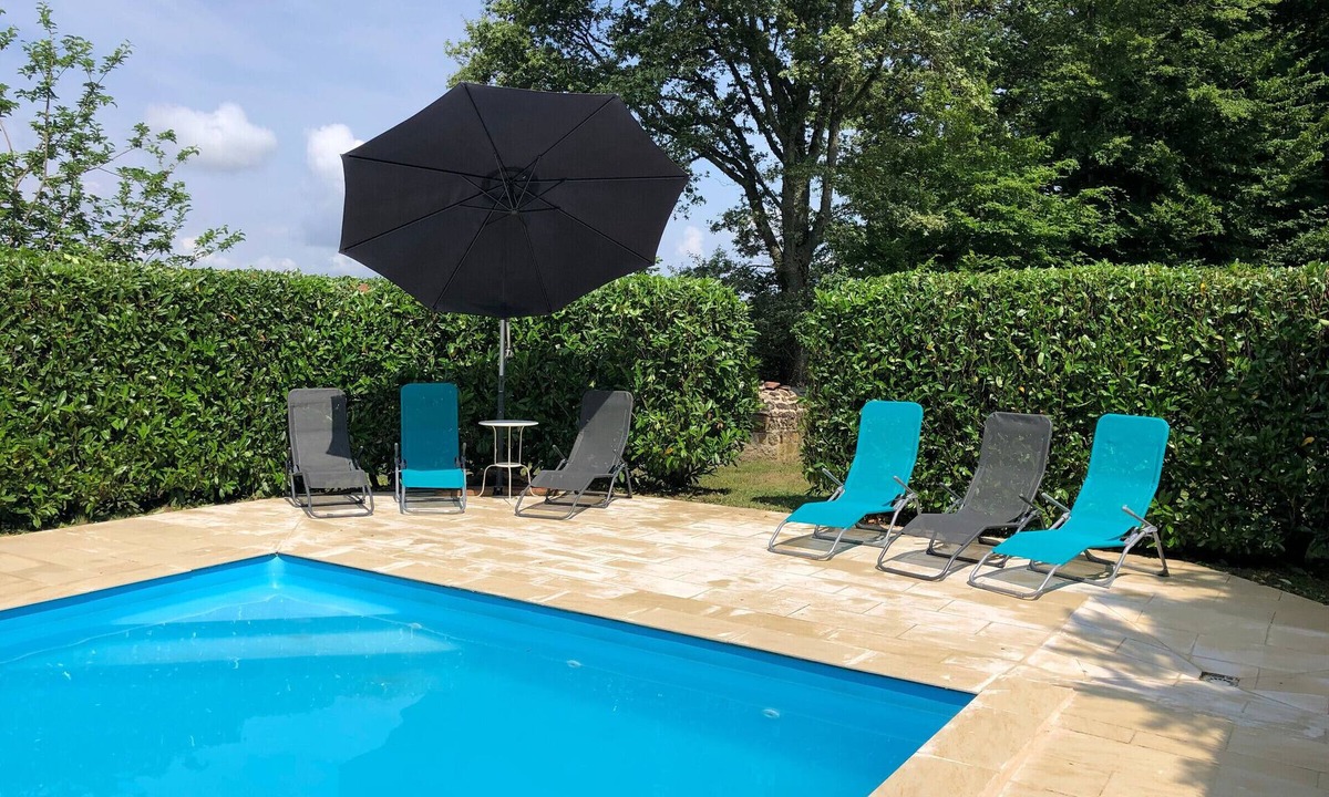 Preveranges Cottage | Family Domain with Heated Pool