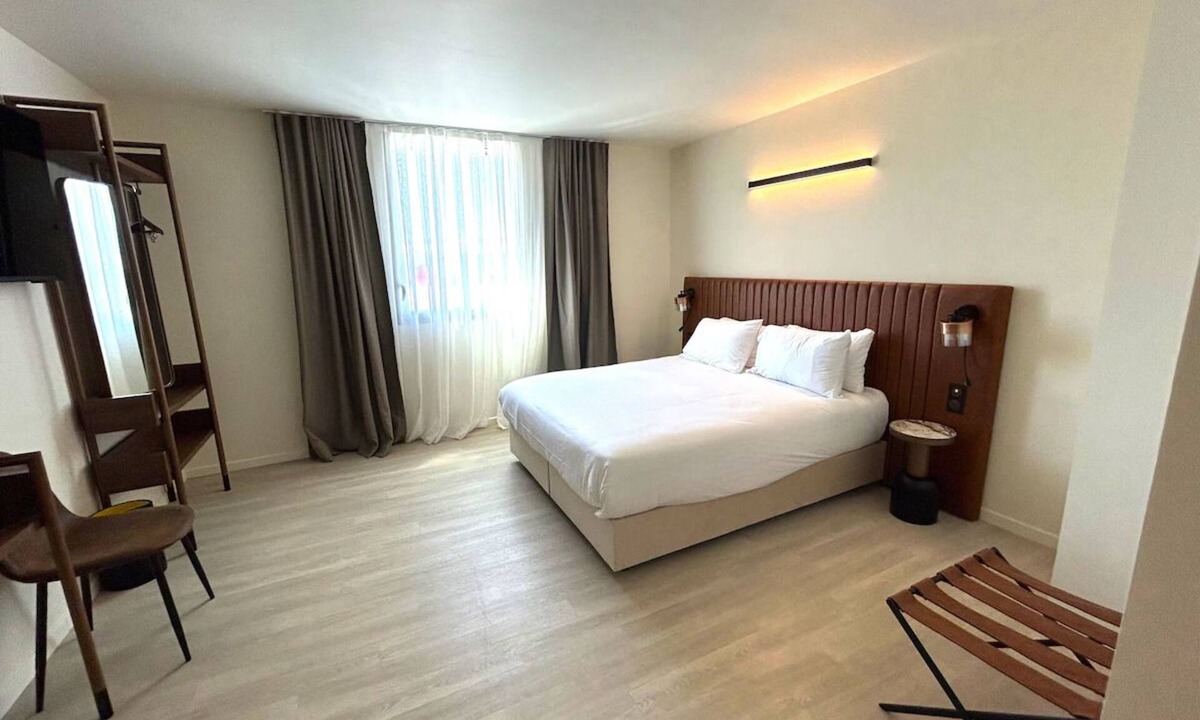 Signes Hotel | Family-Friendly Room w/Easy Access to Local Attractions, Amusement Parks