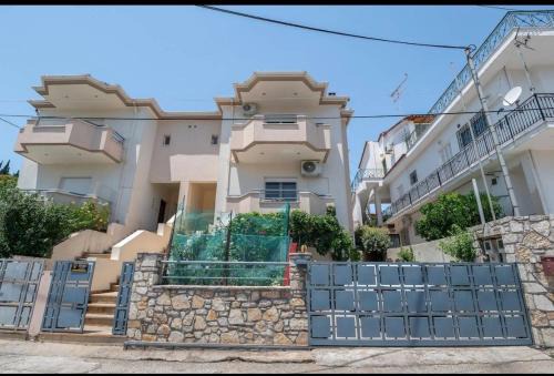 Aigio House | Family home
