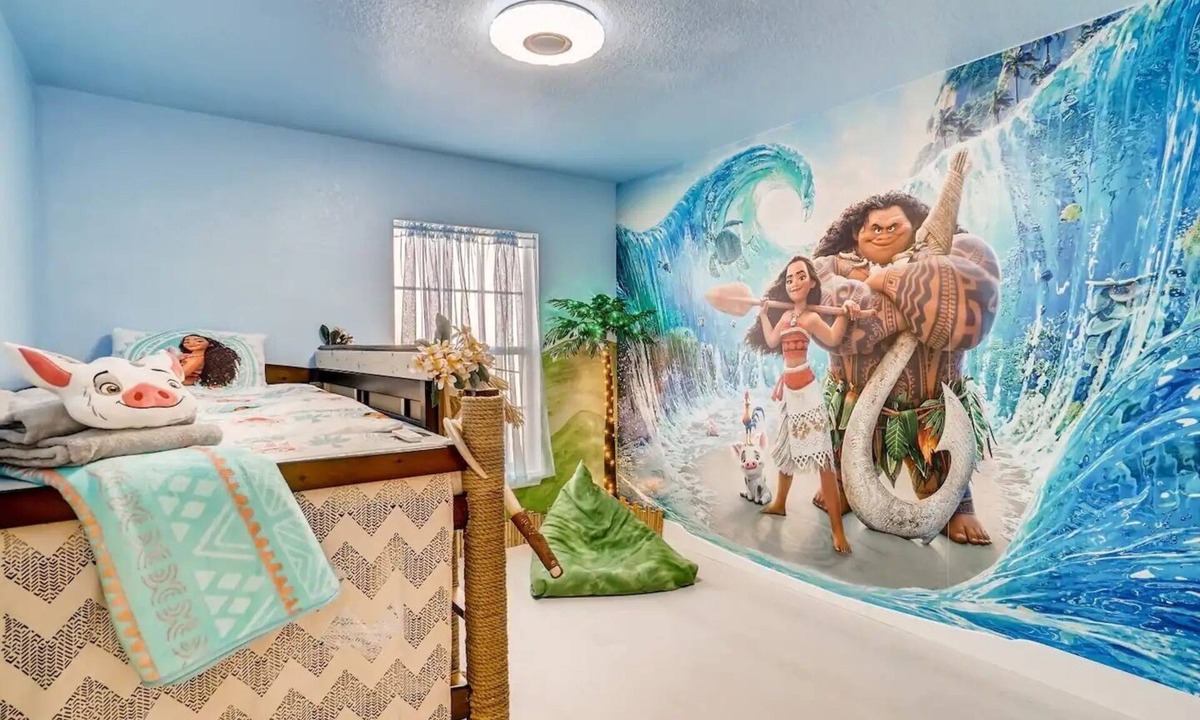 Loughman Villa | Family Pool Home-Near Disney, Food Festivals & Events- Book Now