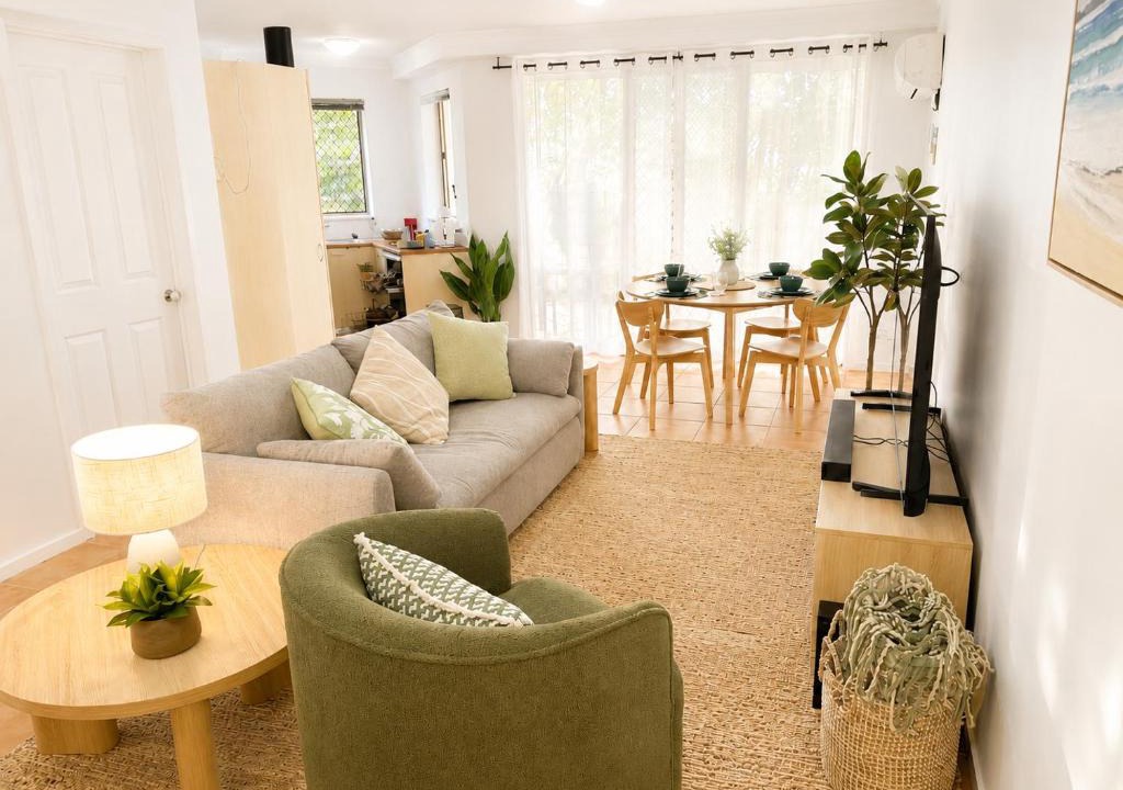 Mermaid Beach Apartment | Family Resort, 5 Pools, Water Park & Sleeps 4