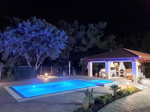 Filerimos Apartment | Fiore di Rodi - Private Pool, Jacuzzi and Barbecue