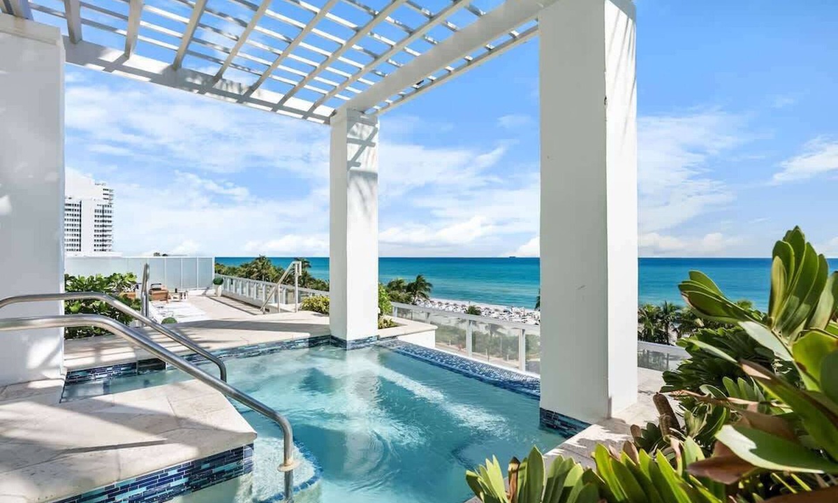Mid Beach Condo | FontaineBleau|Oceanfront w/Terrace + Private Pool