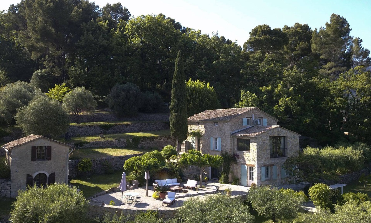 Seillans House | FORMER MAS RESTORED 3 AIR CONDITIONED BEDROOMS LARGE HEATED POOL