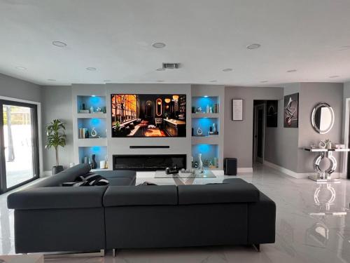 Golden Glades House | Fun n Chic house with pool in Miami