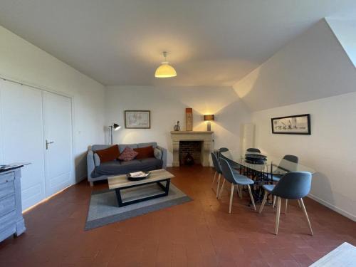 Trevol House | Gîte rénové au Château d'Avrilly, 3 chambres, animaux acceptés, wifi à Trévol - FR-1-489-73