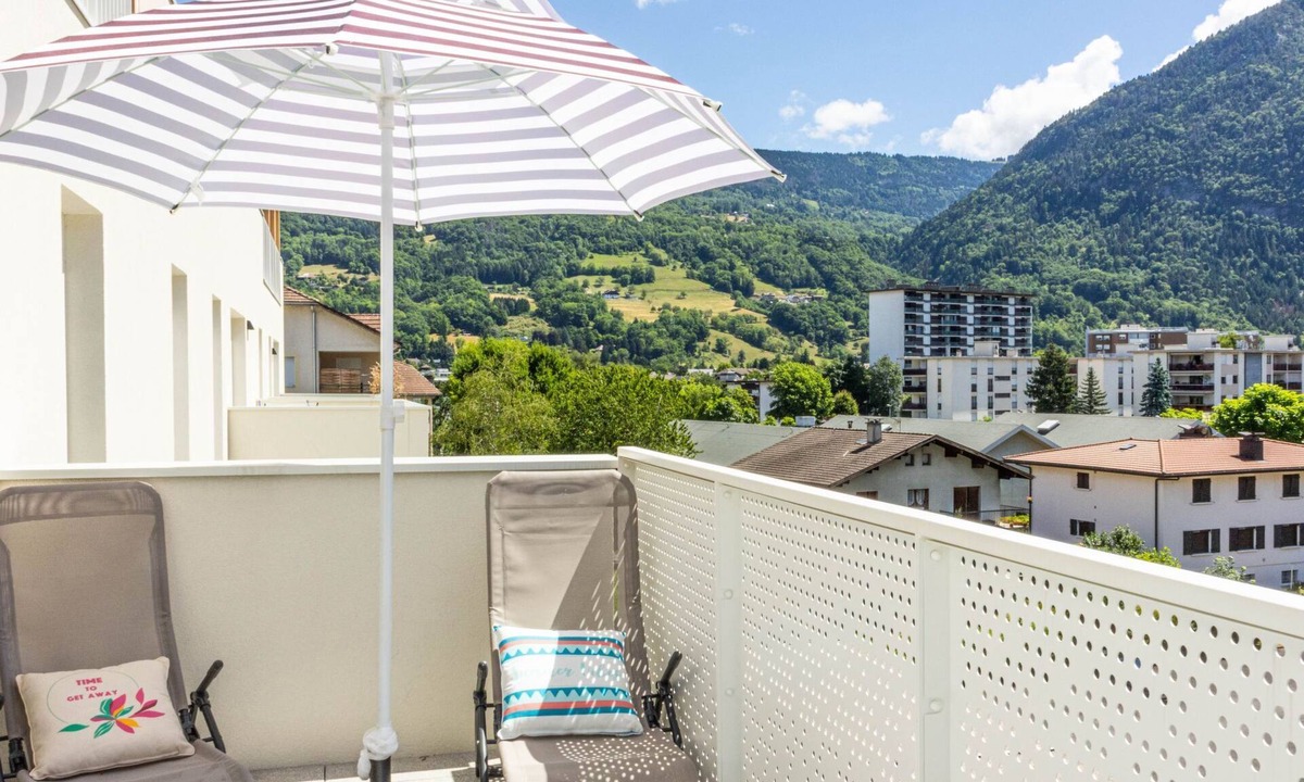 Cluses Apartment | Gemütliches Condo mit wunderschönem, ruhigem Bergblick by Interhome