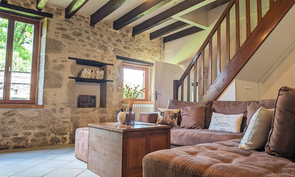Crevant House | Gite 15 pers center de la France, Household linen and towels provided