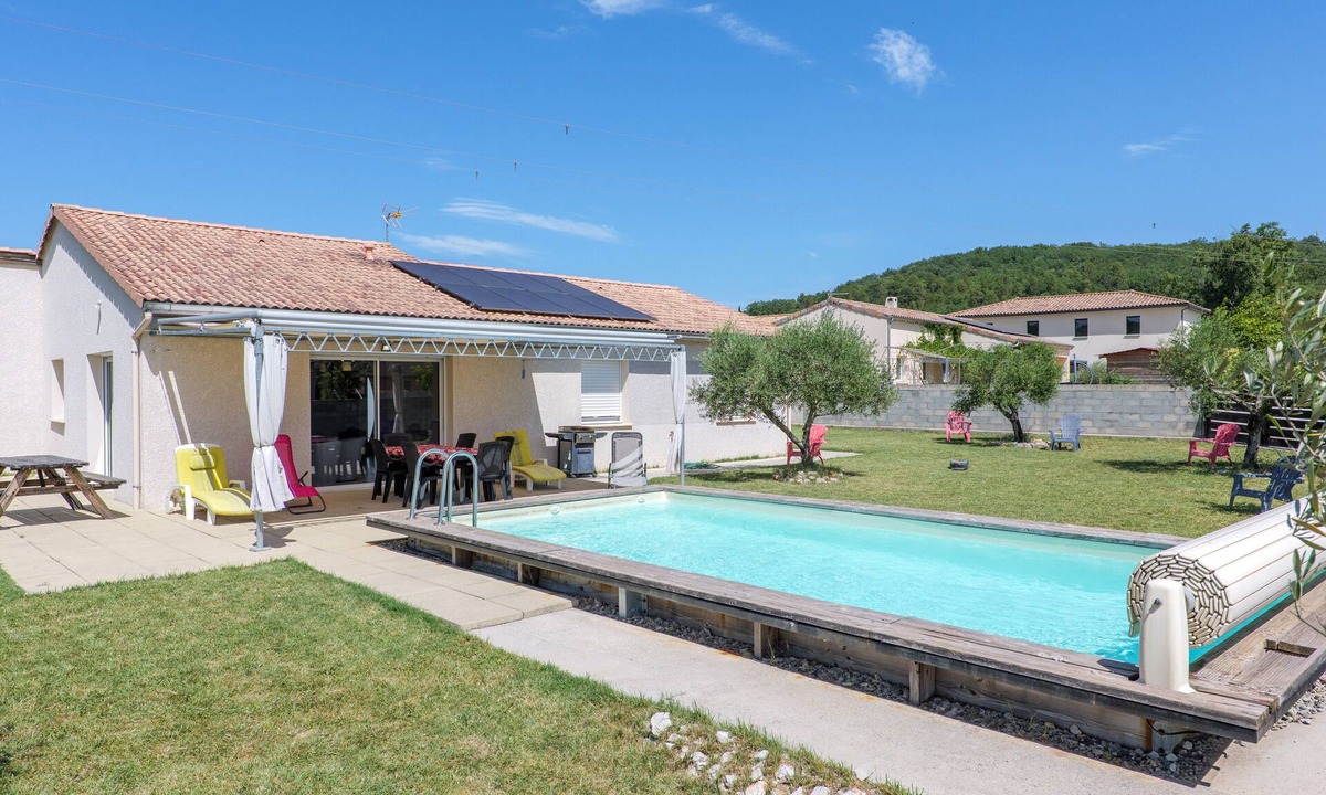 Ruoms Villa | Gîte for 6, private pool, peaceful, near greenway and Ardèche Gorges