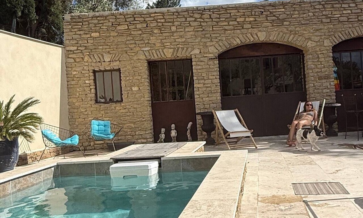 Violes Cottage | Gite in the Prince de Provence Vineyards - At Mas Des Armouriers, with Pool