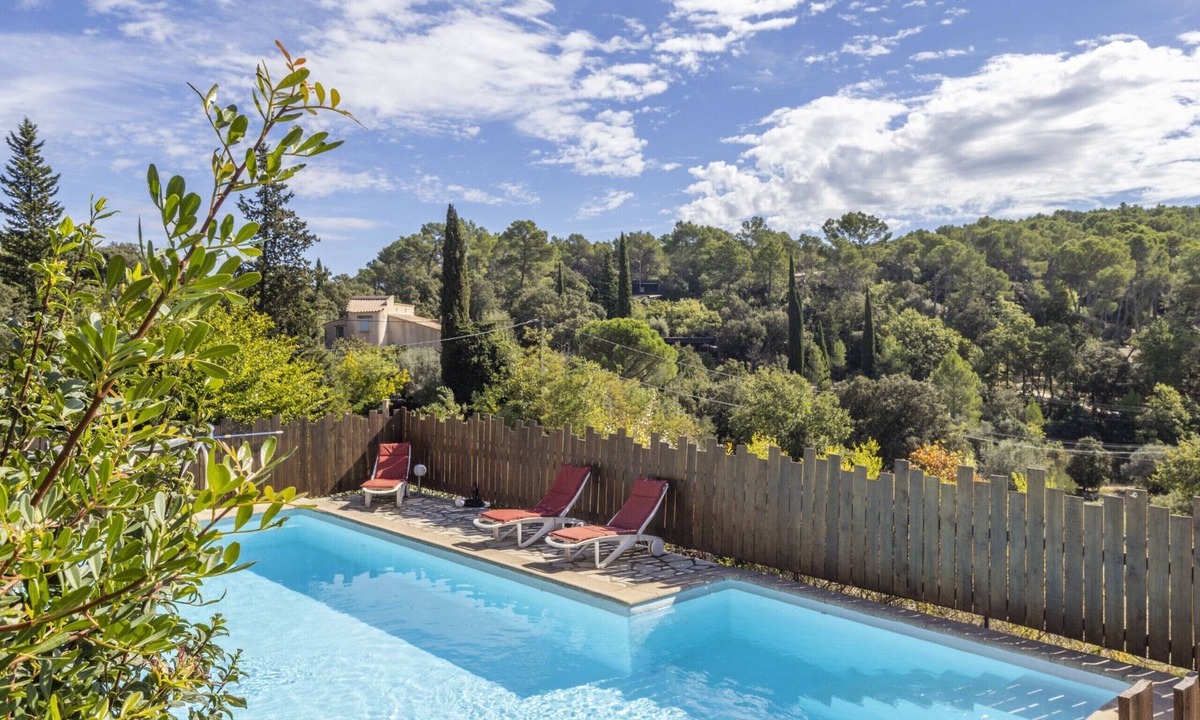 Lorgues Cottage | Gîte Nature in Lorgues, is a charmingly renovated holiday home for 4 people with a pool.