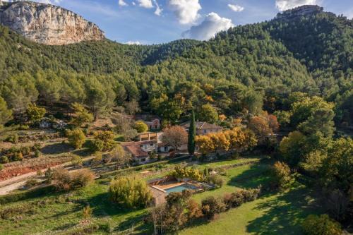 Auriol House | Gite Privé - DOMAINE LA PARETTE - 22 PERS - Piscine Privée & Sauna - idéal Réunions de Familles et Séminaires en Provence - BASTIDE AUTHENTIQUE OFFRE SPECIALE