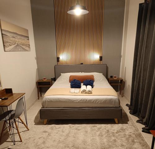 Larissa Apartment | Gk Suites-Constantin view , auto check-in 24h