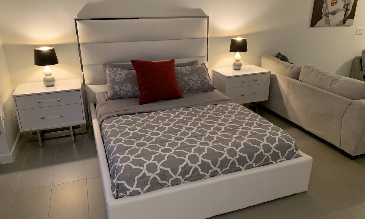 Town Square Apartment | Gorgeous modern apartment in the heart of Miami