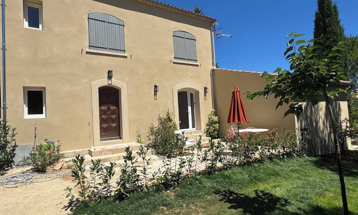 Valensole House | Ground floor of a villa in a quiet area with a terrace and private parking, 800 meters from the village center