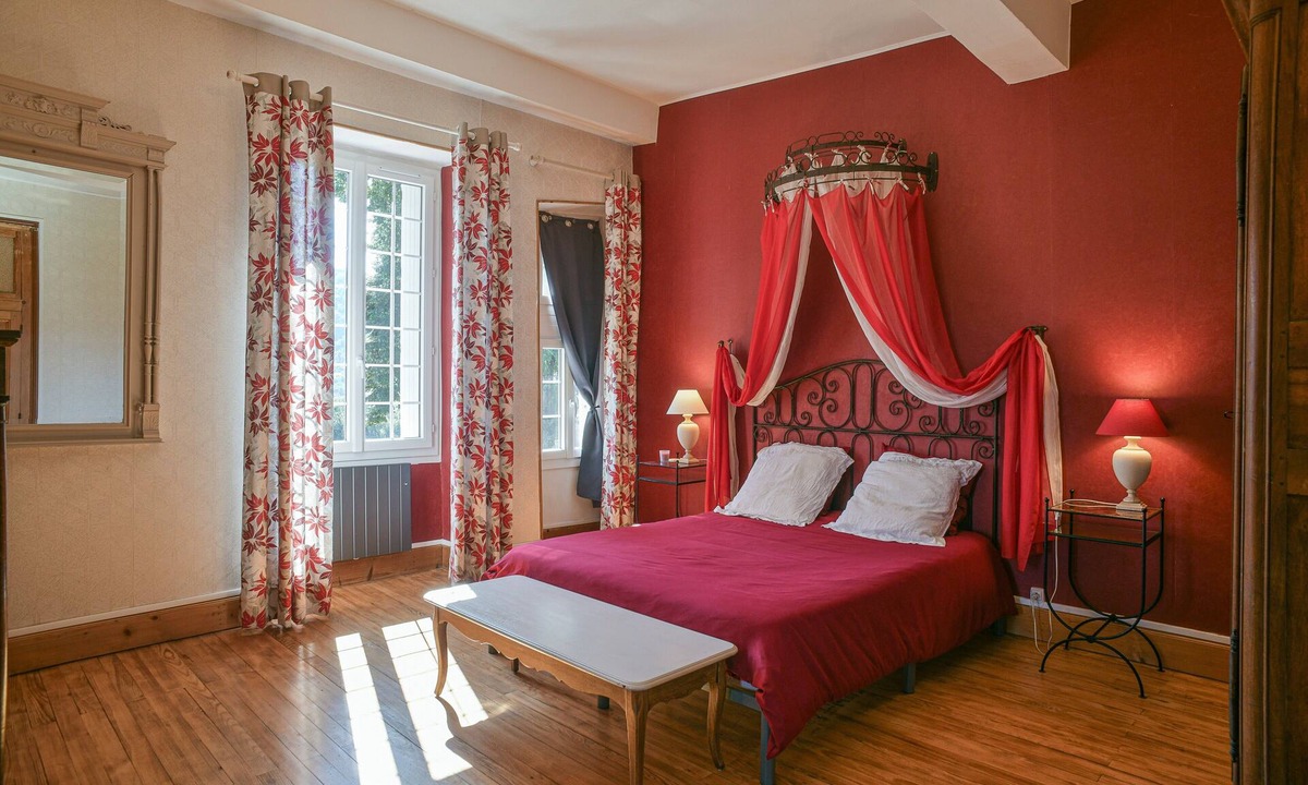Saint-Albin-de-Vaulserre Bed & Breakfast | Guest Room “Chambre du Parc”: Mountain View, Shared Terrace, Wi-Fi