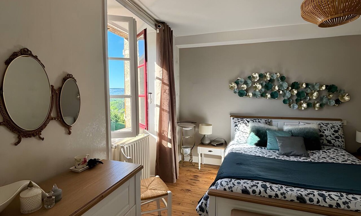 Folles Bed & Breakfast | Guest Room 'La Chambre Octave at La Parenthèse' with Private Garden and Wi-Fi