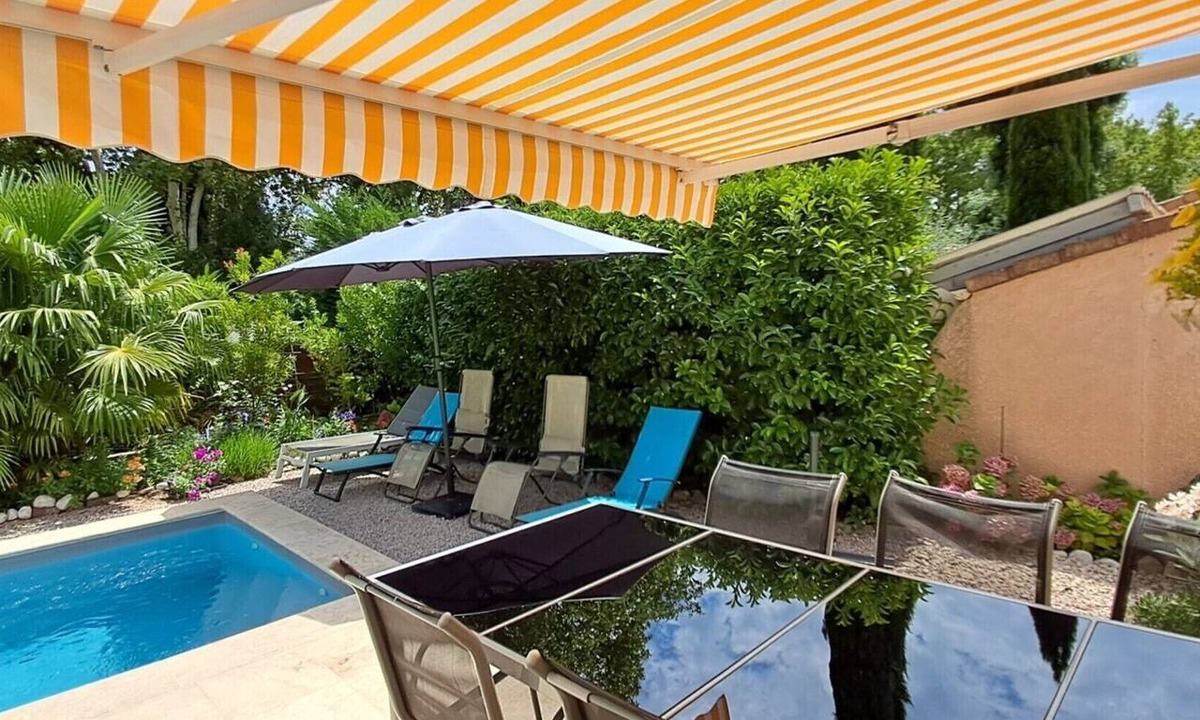 Le Luc Bed & Breakfast | Guest Rooms 'Le Paradis' with Shared Pool, Wi-Fi and Air Conditioning