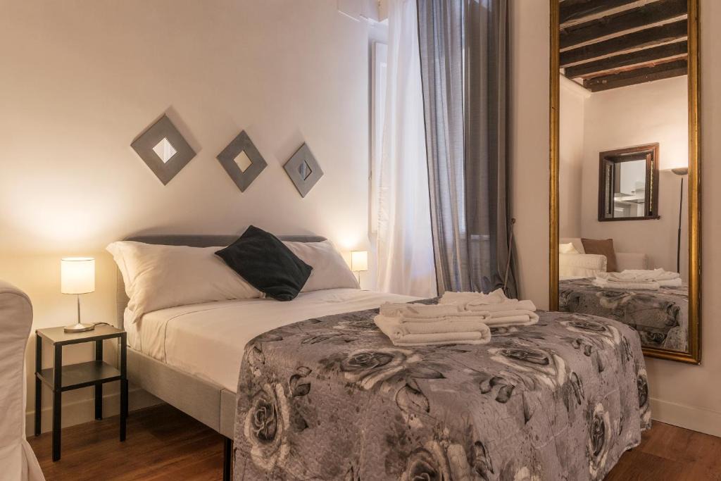 Monti Apartment | GuestHost - Fori Imperiali Apartment