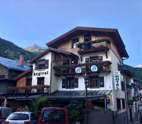 Bourg-Saint-Maurice Hotel | Hôtel Restaurant Angival - Chambres et Appartement