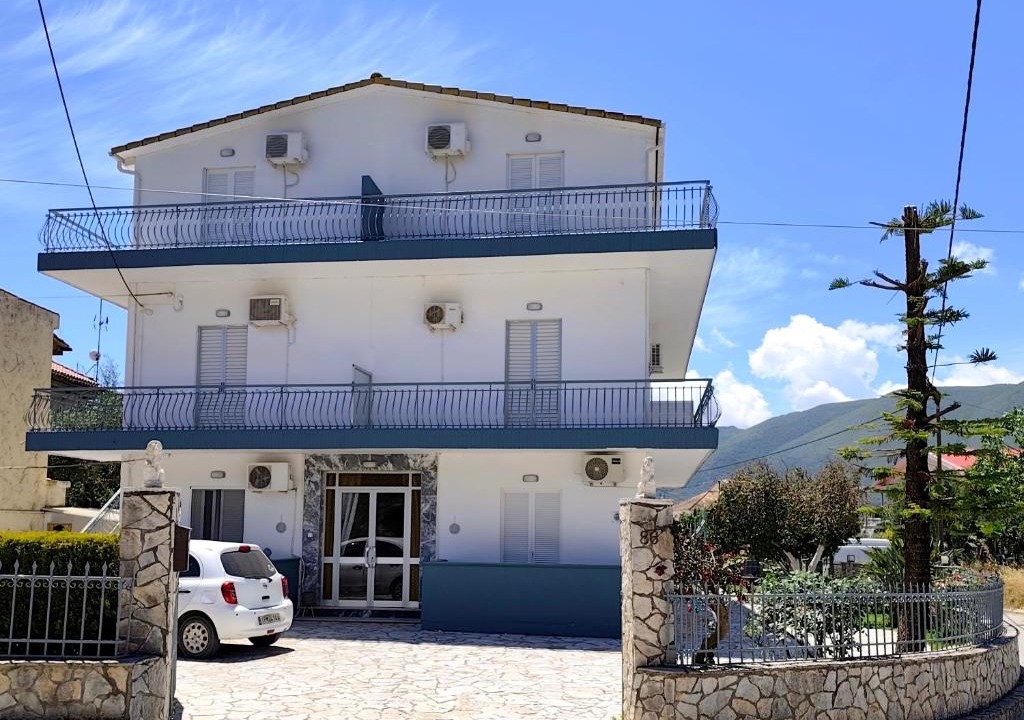Alikanas Apartment | Hector's Studios