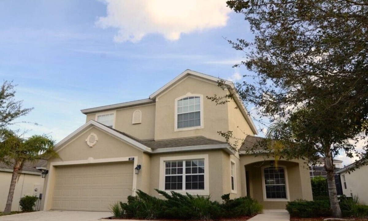 Regal Palms Villa | Highlands Reserve Golf Course 4 bed Pool Home with Spa and Games Room