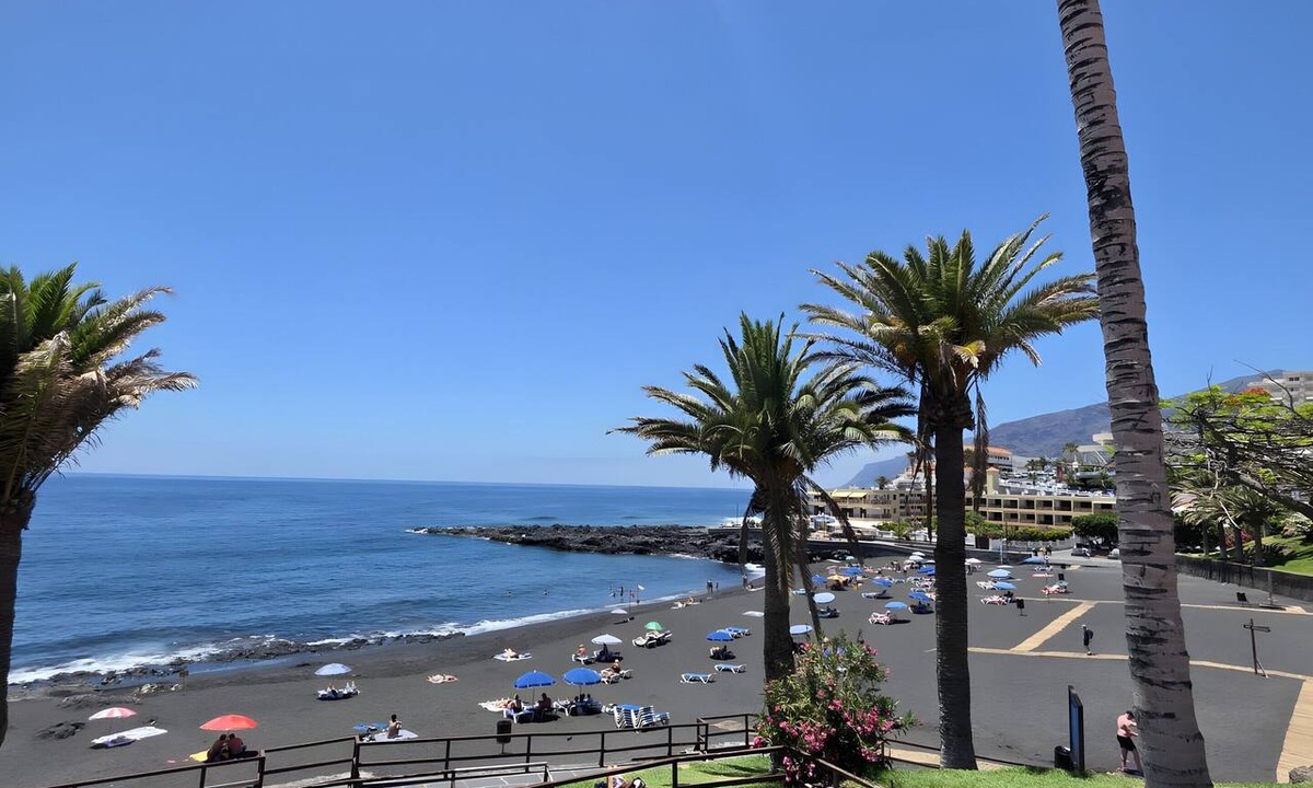 Puerto de Santiago Apartment | Holiday Apartment 'Playa La Arena' with Shared Pool, Balcony and Wi-Fi