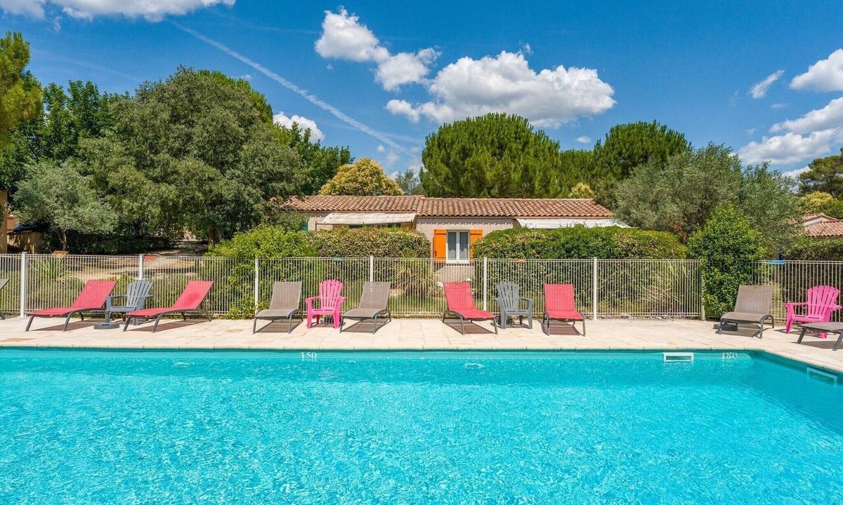 Saint-Christol-Les-Ales House | Holiday Home "Gîte Le Micocoulier" with Shared Pool, Wi-Fi and Air Conditioning