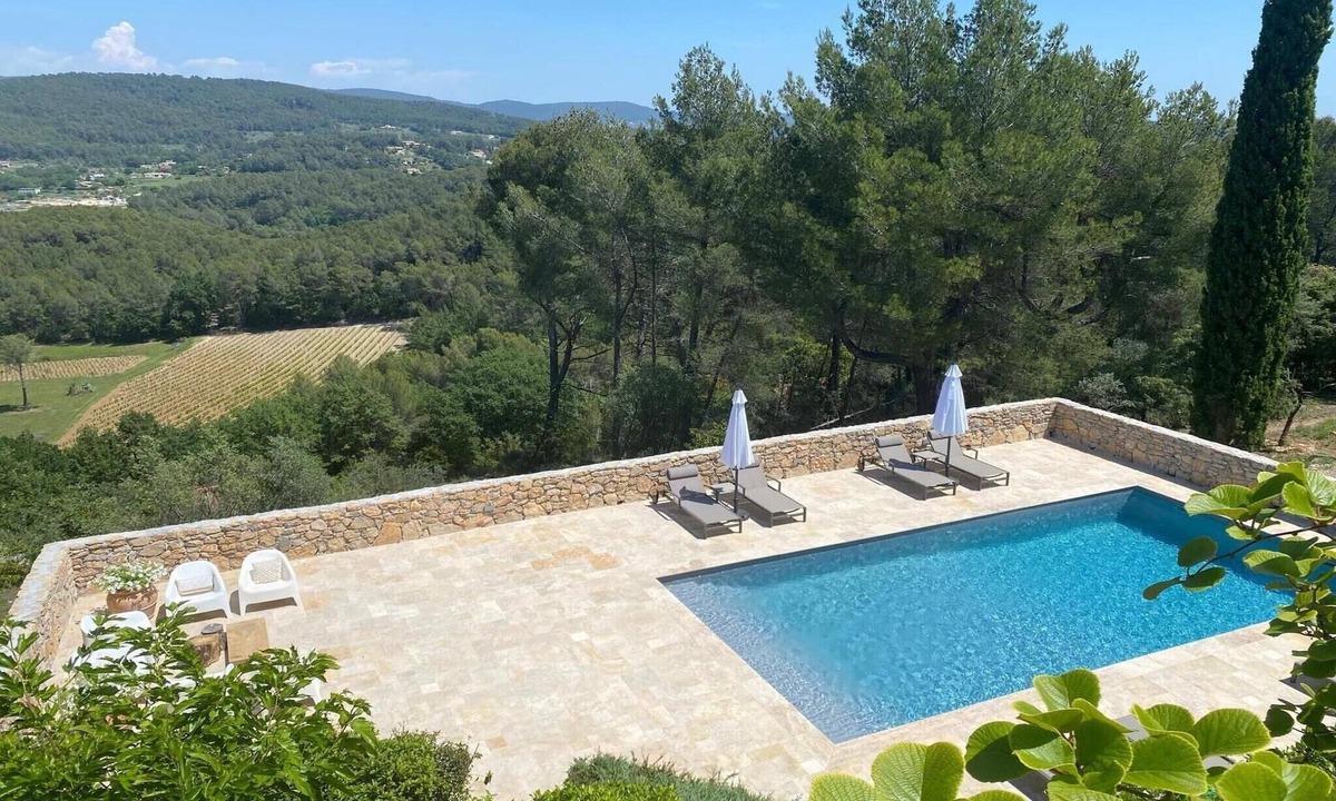 Flayosc House | Holiday Home in Flayosc with Pool and Terrace