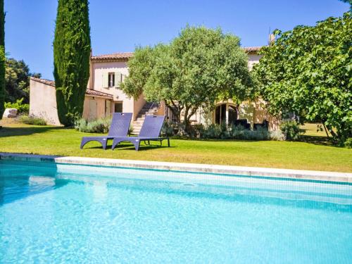 Cucuron House | Holiday Home L'Oustaou dei Figo by Interhome