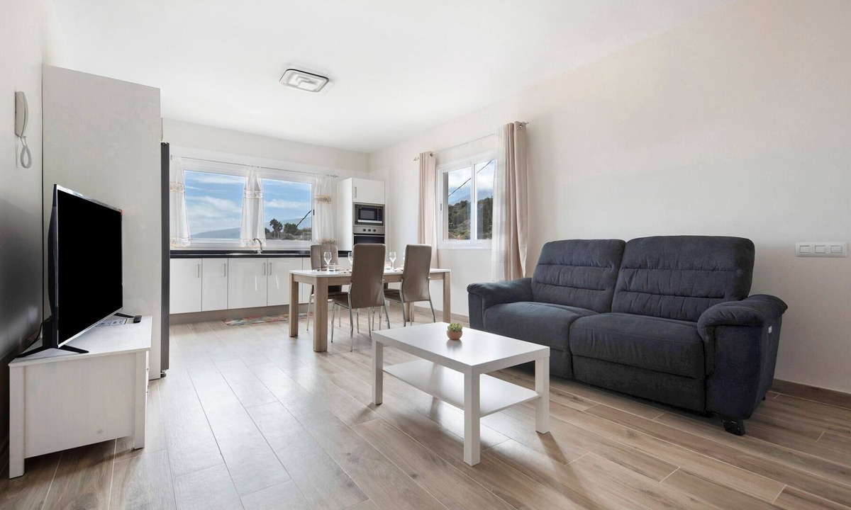 Garachico House | Holiday Home 'La Casa De Amalia' with Mountain Views in Garachico