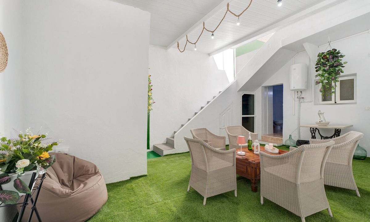 Playa San Juan House | Holiday Home 'La Casa De Tina' with Sea View, Private Terrace and Wi-Fi