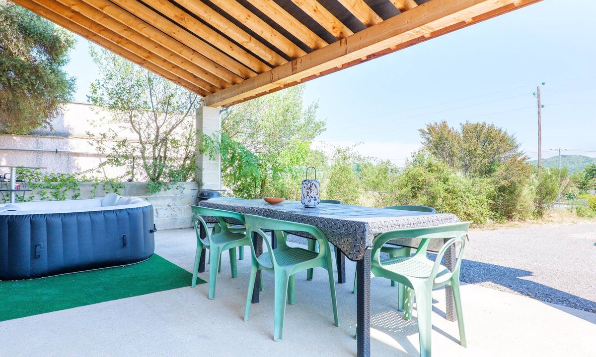 Saint-Germain House | Holiday Home 'Le Gecko' with Private Terrace and Wi-Fi