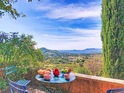 La Cadiere-d'Azur House | Holiday Home Les Vignes by Interhome