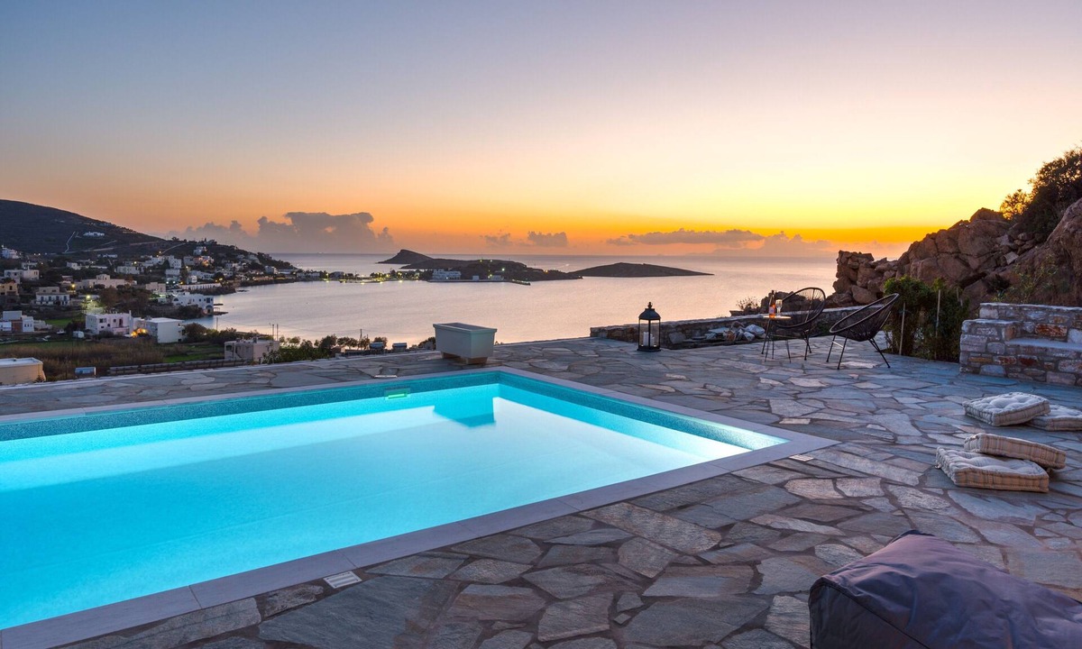 Vissa House | Holiday Home 'Mont' Rock Villas 3' with Sea View, Wi-Fi and Air Conditioning